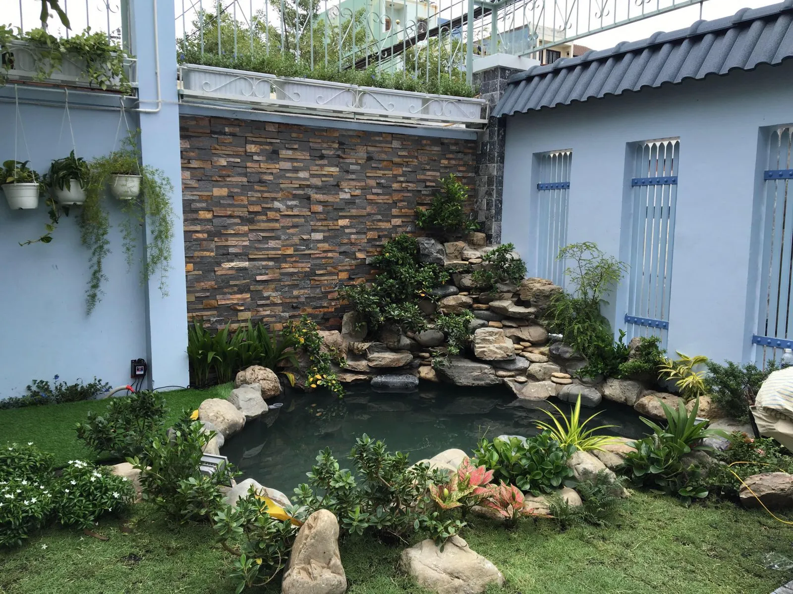 Thi Công Tường Nước Sân Vườn Ngoài Trời